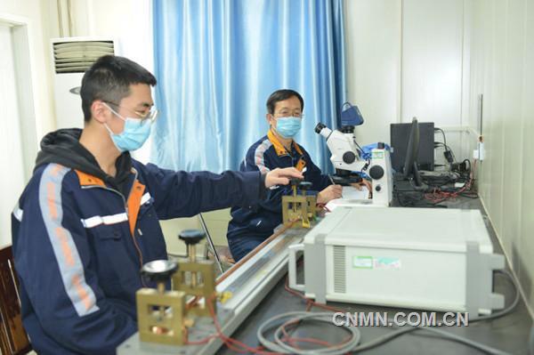 冠军网站坚持追踪最新技术标准，注重科技引领企业发展。近日，该公司变更授权申请的《金属材料电阻率测量方法》，通过国家认证认可监督管理委员会最新方法标准授权使用。至此，该公司已有170余项检测标准获得国家最新版本标准授权。